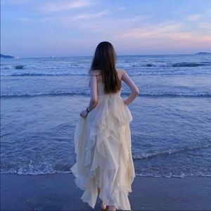 Flowy Beige dress xs